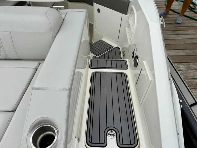Slide: The Image of Sea Ray SLX 310 OB 2021 - 26