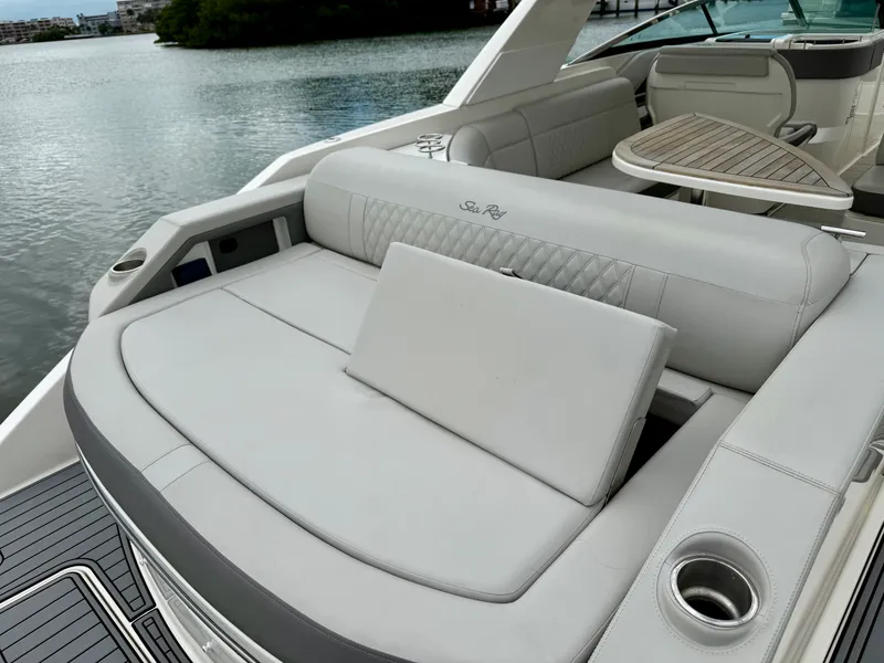 Slide: The Image of Sea Ray SLX 310 OB 2021 - 27