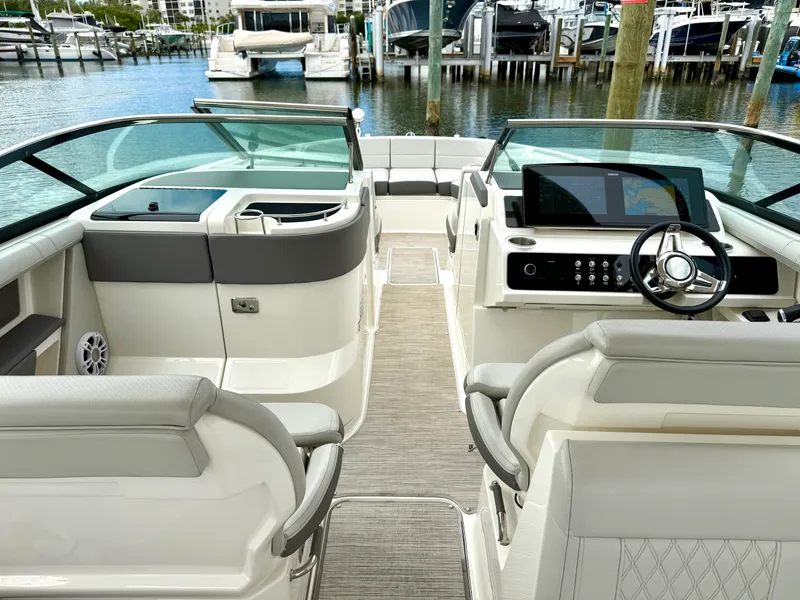 Slide: The Image of Sea Ray SLX 310 OB 2021 - 31
