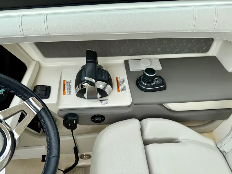 Slide: The Image of Sea Ray SLX 310 OB 2021 - 35