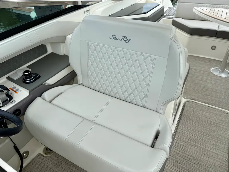 Slide: The Image of Sea Ray SLX 310 OB 2021 - 36