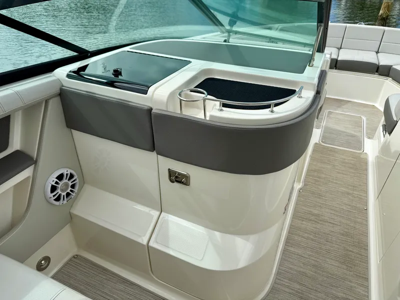 Slide: The Image of Sea Ray SLX 310 OB 2021 - 38