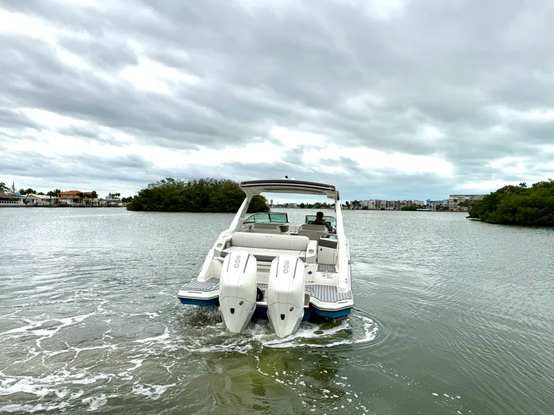 Slide: The Image of Sea Ray SLX 310 OB 2021 - 4