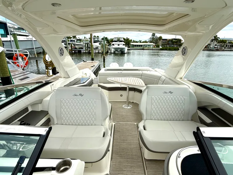 Slide: The Image of Sea Ray SLX 310 OB 2021 - 47