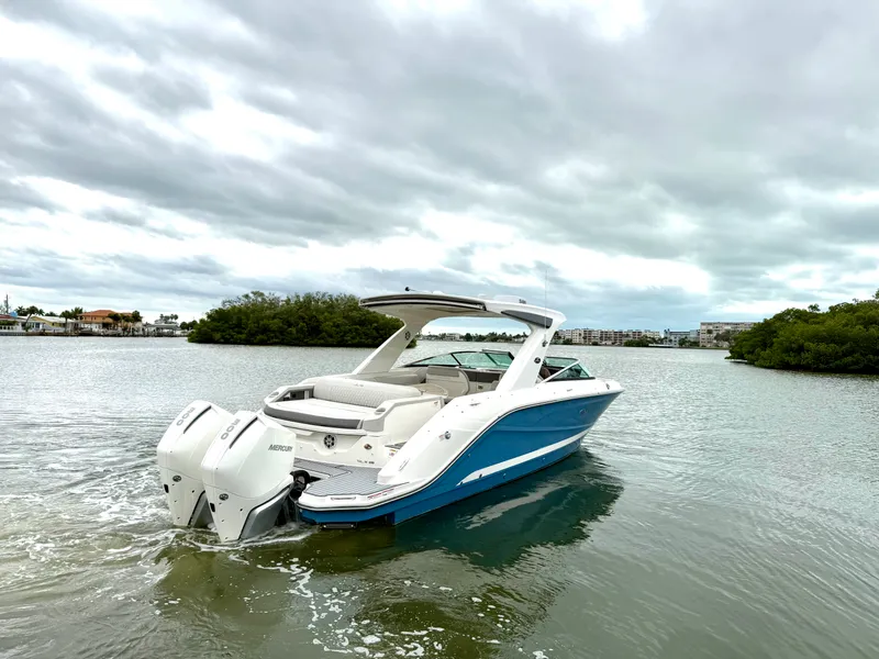 Slide: The Image of Sea Ray SLX 310 OB 2021 - 5