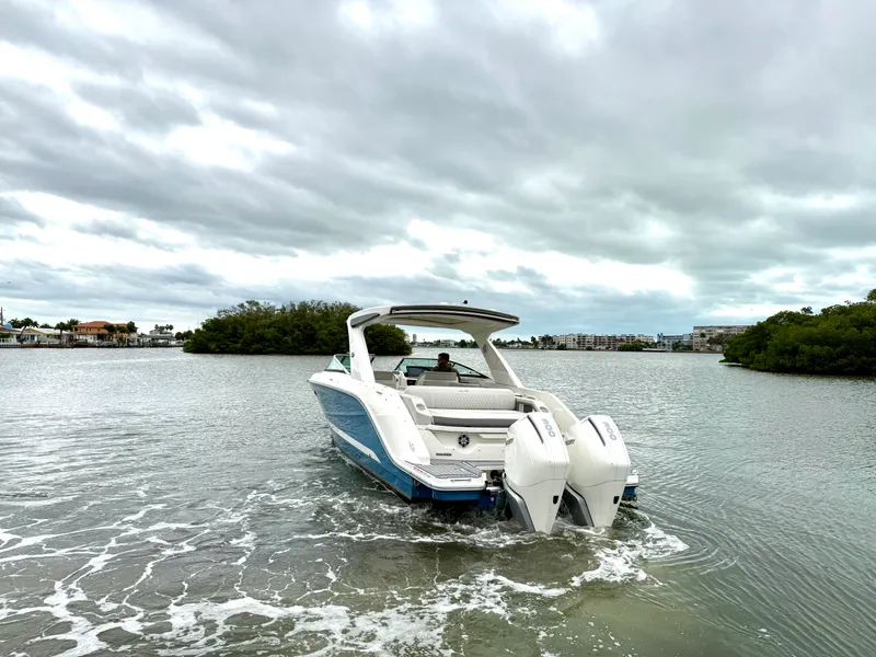 Slide: The Image of Sea Ray SLX 310 OB 2021 - 9