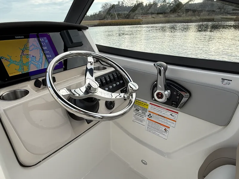 Slide: The Image of Boston Whaler 210 Vantage 2026 - 7