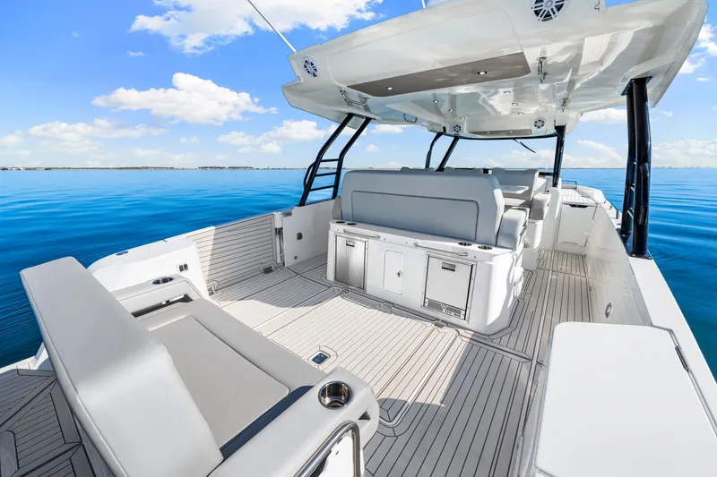 Slide: The Image of Cruisers 38 VTR 2026 - 47