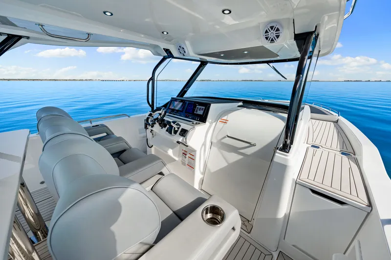 Slide: The Image of Cruisers 38 VTR 2026 - 60