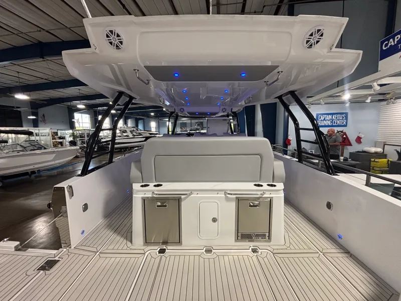 Slide: The Image of Cruisers Yachts 38 VTR 2026 - 12