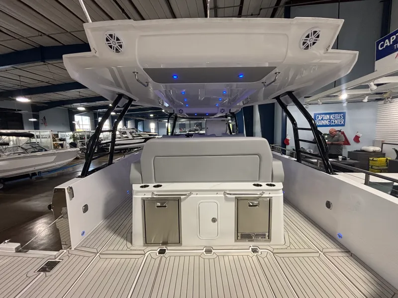 Slide: The Image of Cruisers Yachts 38 VTR 2026 - 13