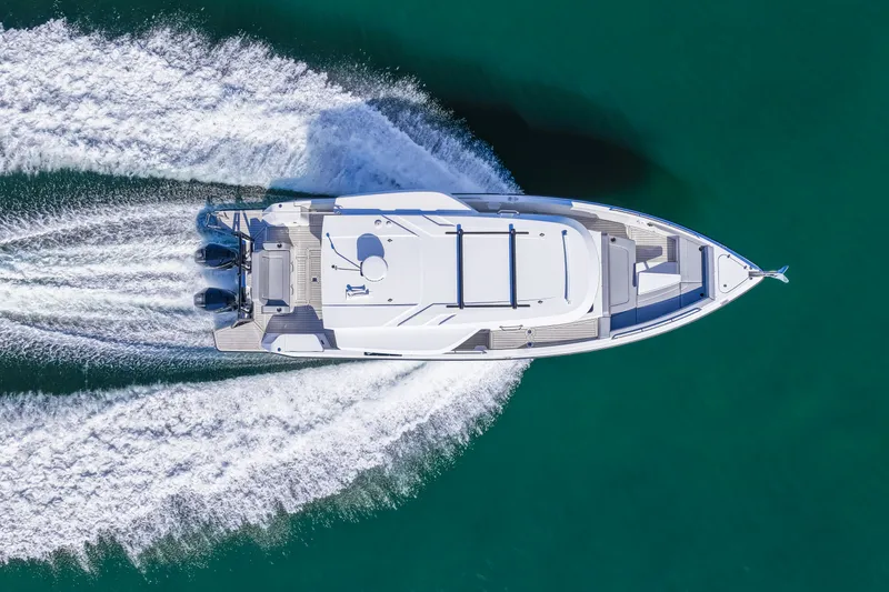 Slide: The Image of Cruisers Yachts 38 VTR 2026 - 38