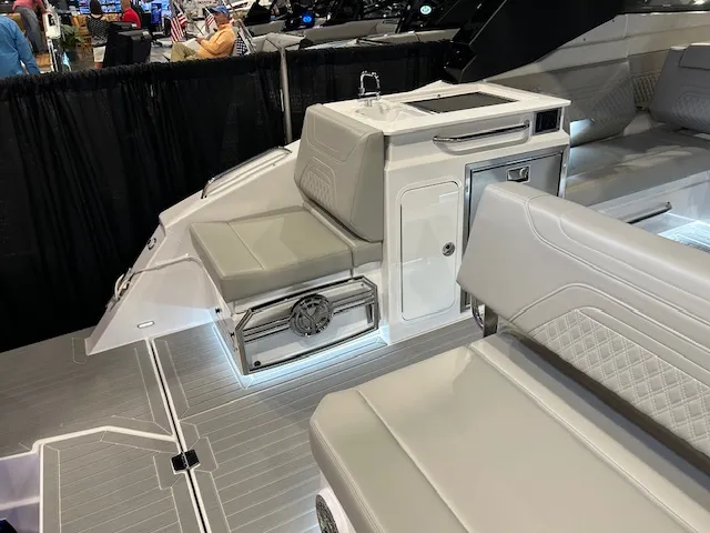 Slide: The Image of Cruisers 34 GLS Outboard 2026 - 13