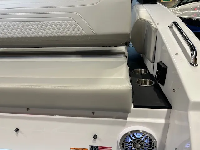 Slide: The Image of Cruisers 34 GLS Outboard 2026 - 20