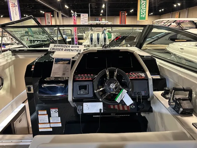 Slide: The Image of Cruisers 34 GLS Outboard 2026 - 22