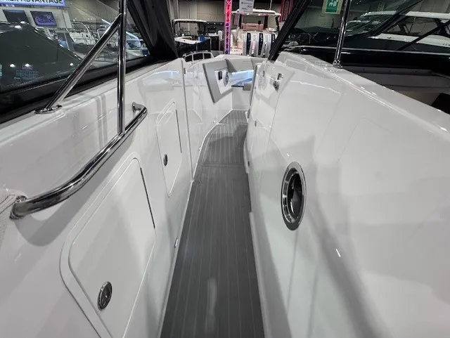 Slide: The Image of Cruisers 34 GLS Outboard 2026 - 27