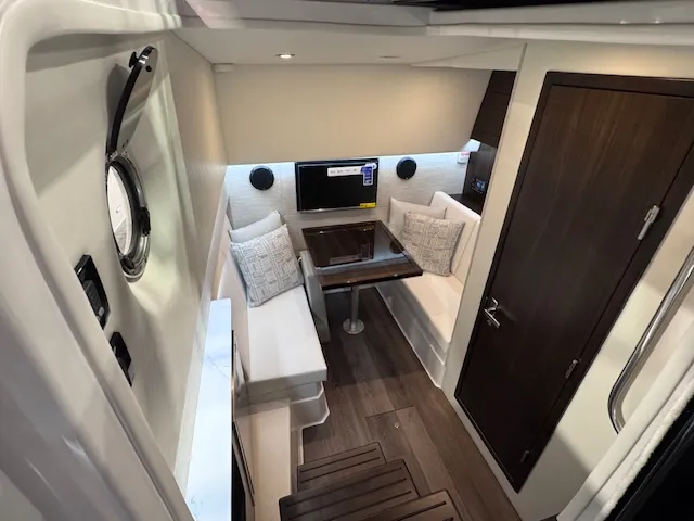 Slide: The Image of Cruisers 34 GLS Outboard 2026 - 32