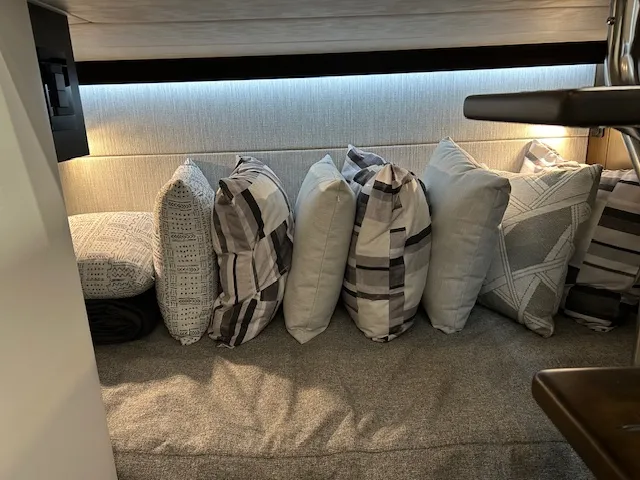 Slide: The Image of Cruisers 34 GLS Outboard 2026 - 36