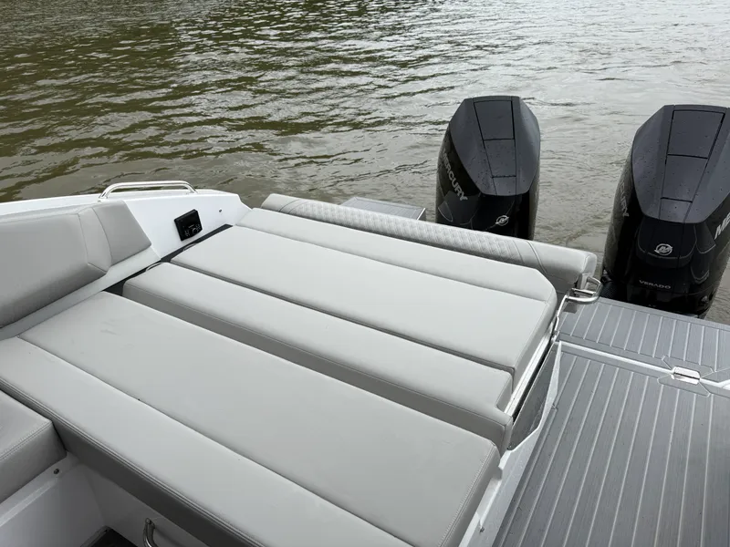 Slide: The Image of Cruisers 34 GLS Outboard 2026 - 38
