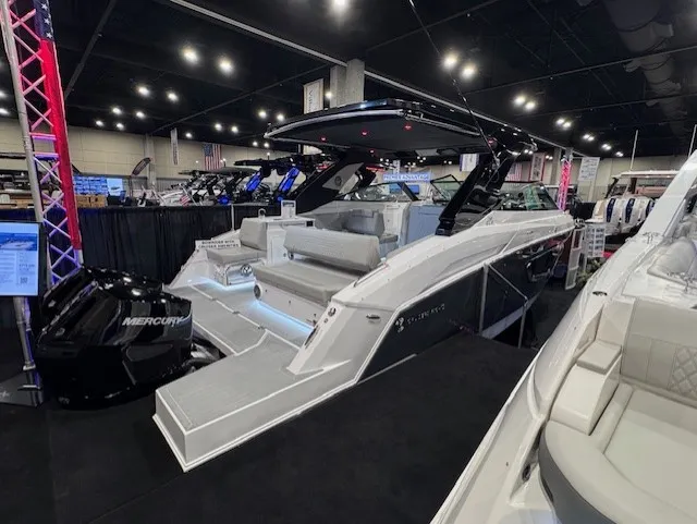 Slide: The Image of Cruisers 34 GLS Outboard 2026 - 40