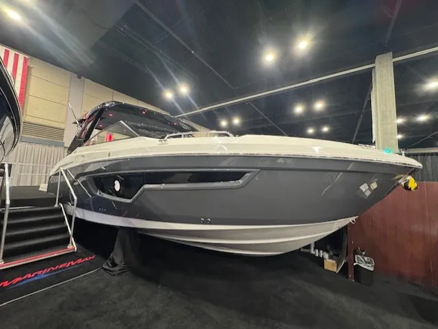 Slide: The Image of Cruisers 34 GLS Outboard 2026 - 41