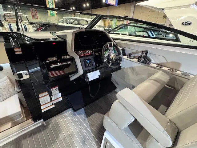 Slide: The Image of Cruisers 34 GLS Outboard 2026 - 47