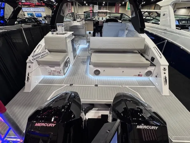 Slide: The Image of Cruisers 34 GLS Outboard 2026 - 49