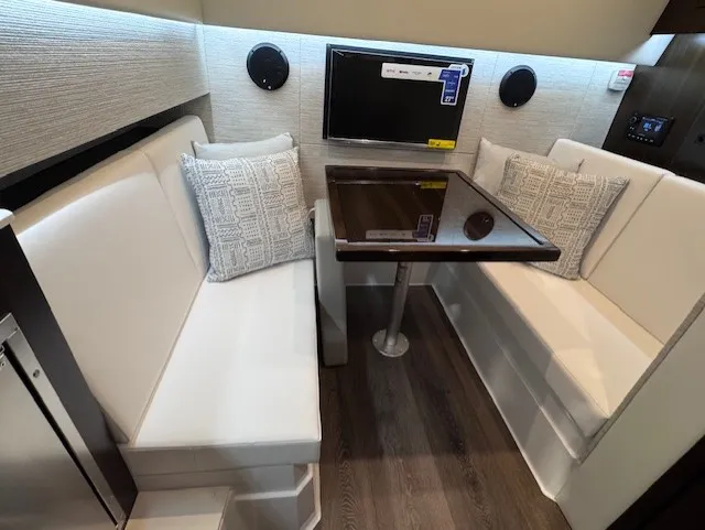 Slide: The Image of Cruisers 34 GLS Outboard 2026 - 22