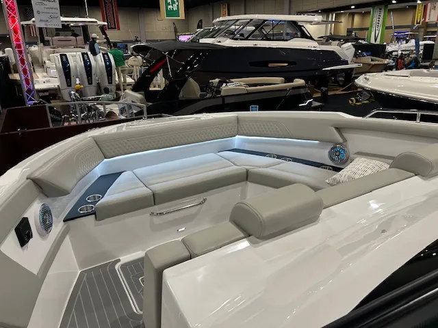 Slide: The Image of Cruisers 34 GLS Outboard 2026 - 60