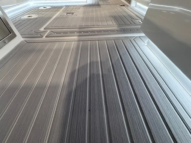 Slide: The Image of Cruisers 34 GLS Outboard 2026 - 8