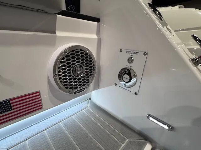 Slide: The Image of Cruisers 34 GLS Outboard 2026 - 9