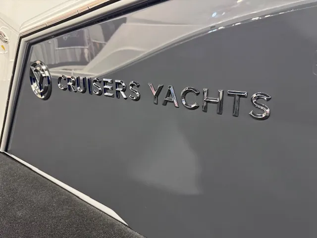 Slide: The Image of Cruisers 34 GLS Outboard 2026 - 7