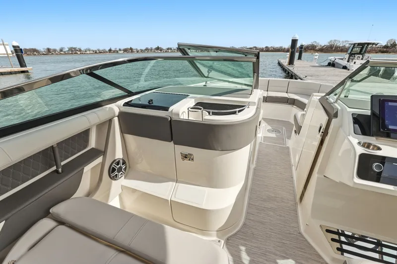 Slide: The Image of Sea Ray SLX 310 Outboard 2026 - 19