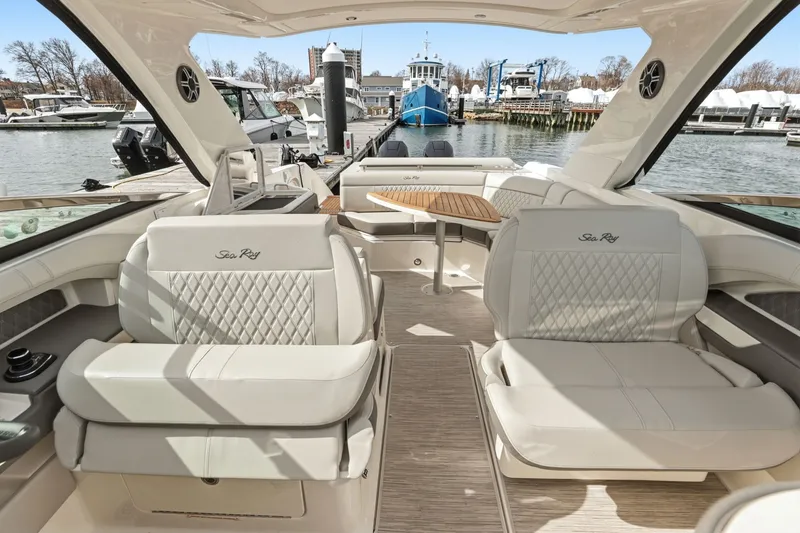 Slide: The Image of Sea Ray SLX 310 Outboard 2026 - 21