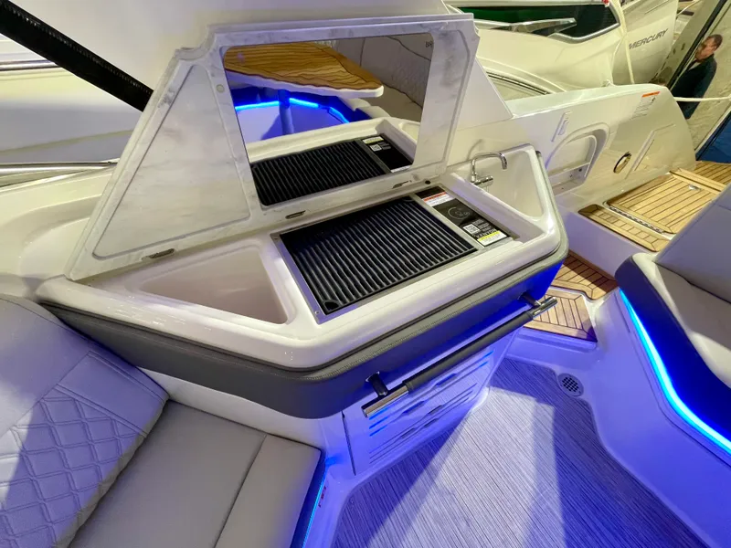 Slide: The Image of Sea Ray SLX 310 Outboard 2026 - 4