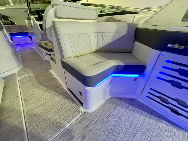 Slide: The Image of Sea Ray SLX 310 Outboard 2026 - 6