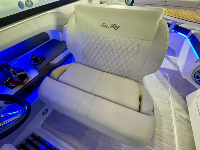 Slide: The Image of Sea Ray SLX 310 Outboard 2026 - 8