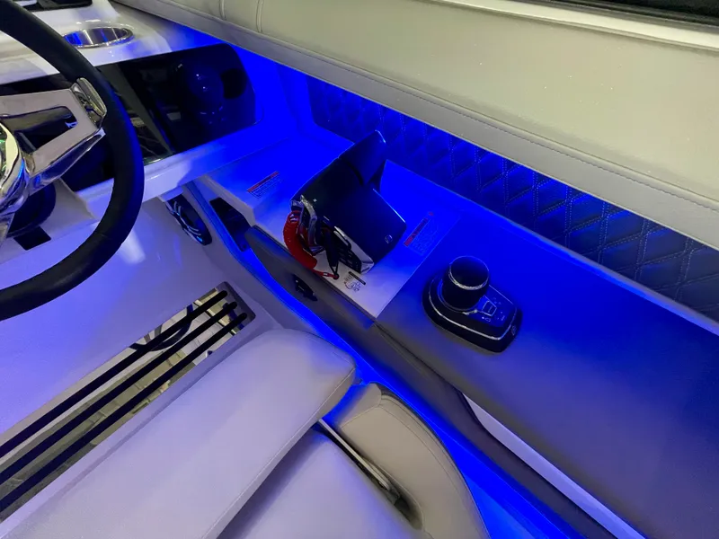 Slide: The Image of Sea Ray SLX 310 Outboard 2026 - 9