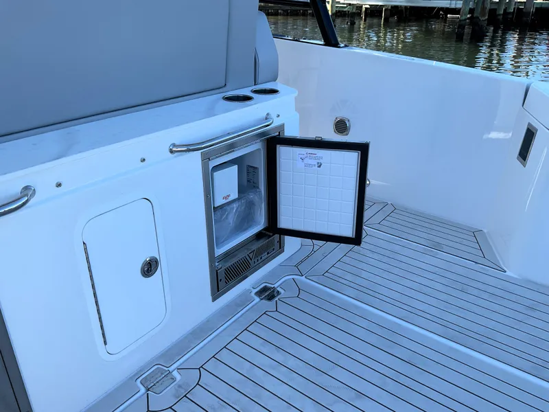 Slide: The Image of Cruisers 38 VTR 2026 - 22