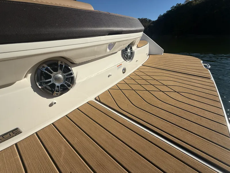 Slide: The Image of Sea Ray 280 SLX 2023 - 18
