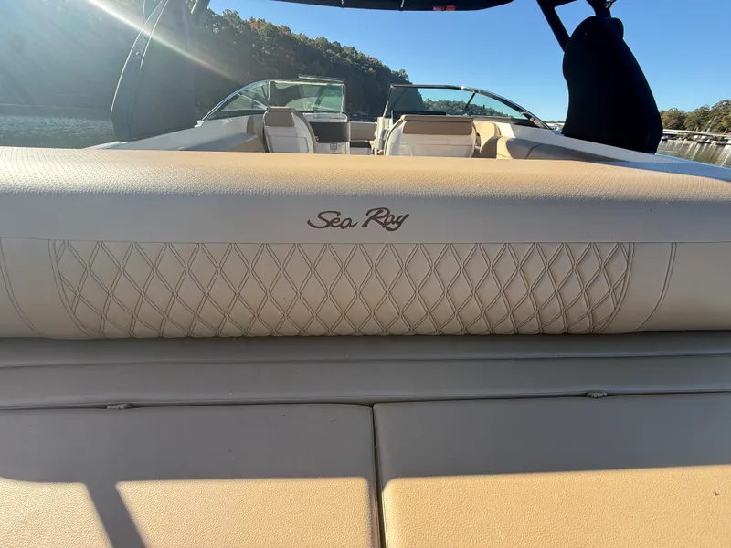 Slide: The Image of Sea Ray 280 SLX 2023 - 23