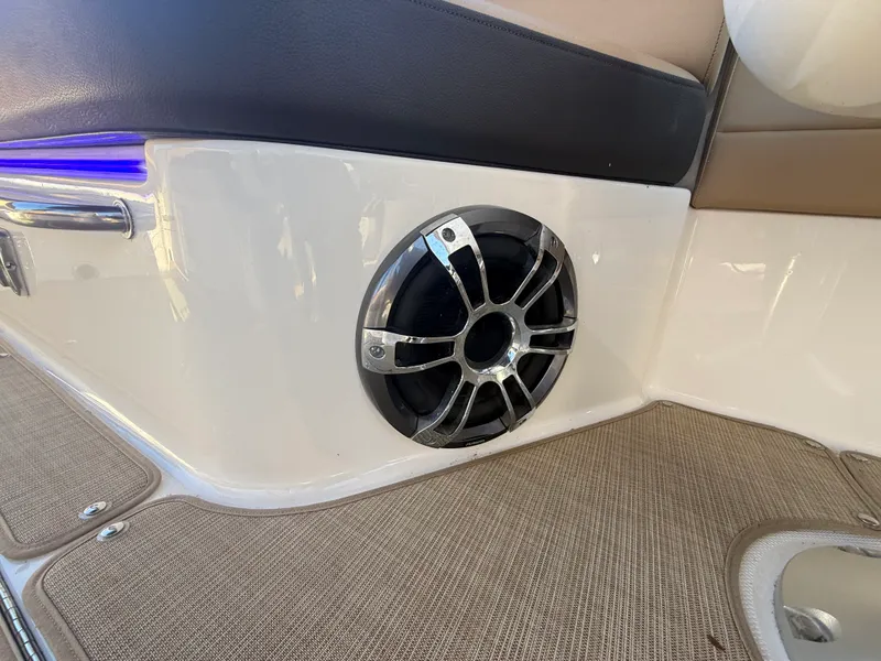 Slide: The Image of Sea Ray 280 SLX 2023 - 34