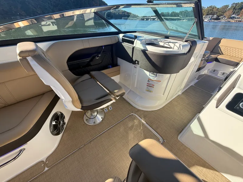 Slide: The Image of Sea Ray 280 SLX 2023 - 36