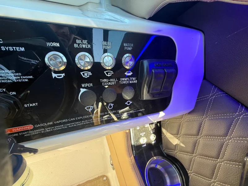 Slide: The Image of Sea Ray 280 SLX 2023 - 45