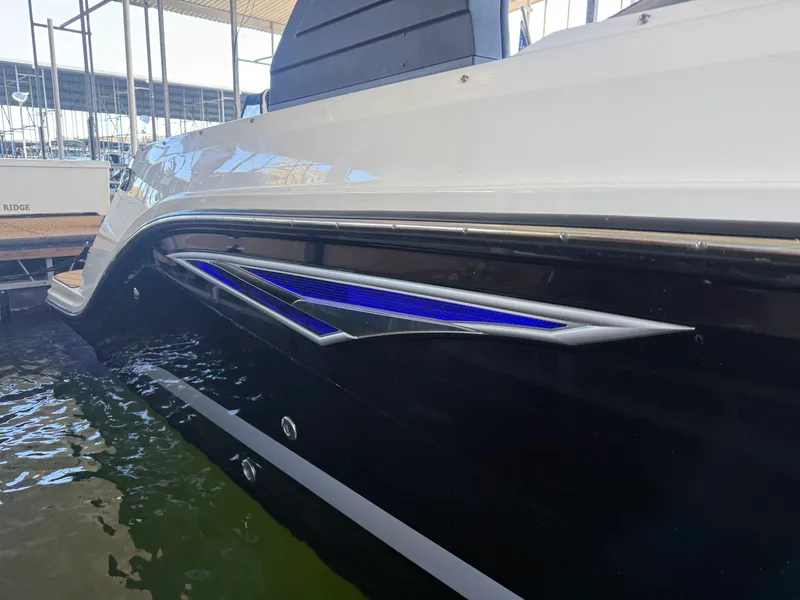 Slide: The Image of Sea Ray 280 SLX 2023 - 57