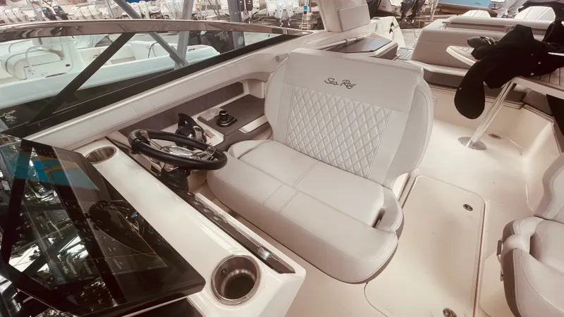 Slide: The Image of Sea Ray 310 SLX OUTBOARD 2021 - 13