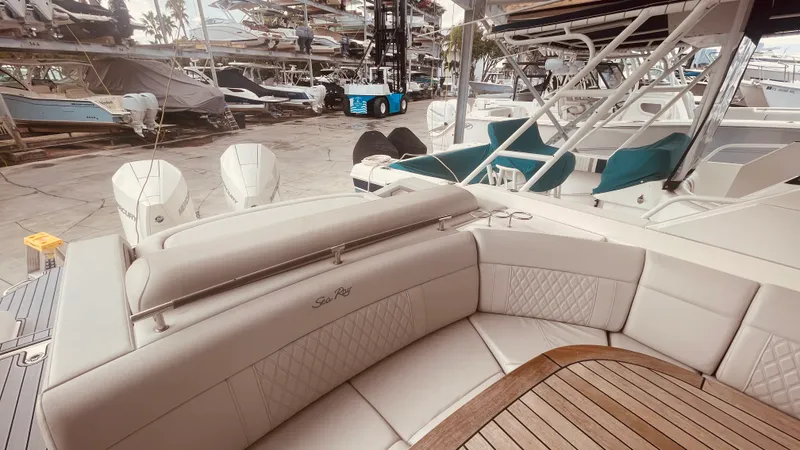 Slide: The Image of Sea Ray 310 SLX OUTBOARD 2021 - 38