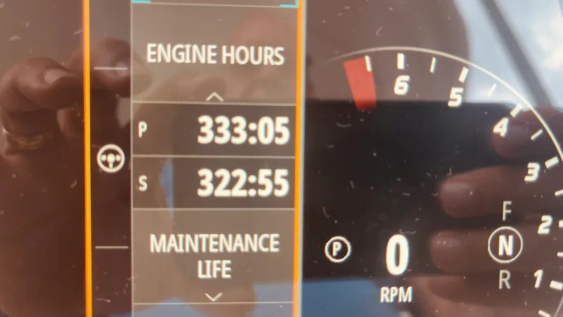 Slide: The Image of Sea Ray 310 SLX OUTBOARD 2021 - 16