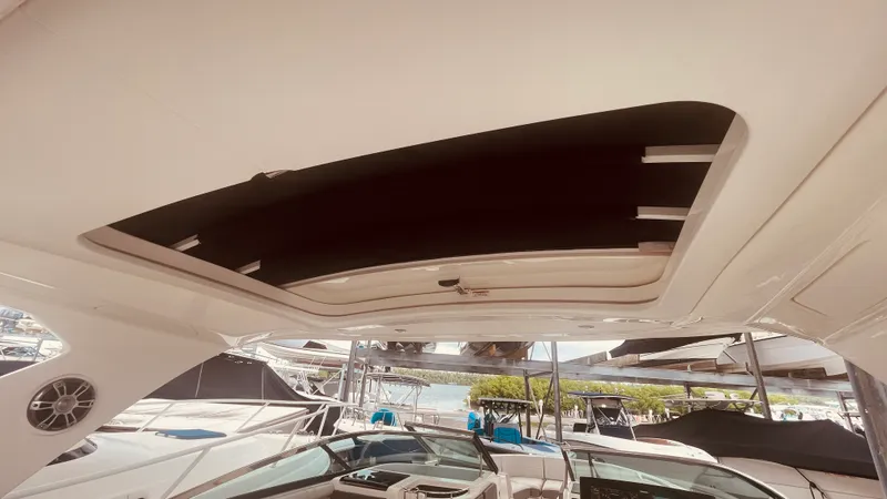 Slide: The Image of Sea Ray 310 SLX OUTBOARD 2021 - 28