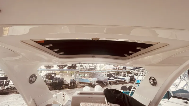 Slide: The Image of Sea Ray 310 SLX OUTBOARD 2021 - 29